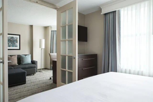 جناح بسرير كينج بغرفتين مع أريكة، Homewood Suites by Hilton Downers Grove Chicago IL 1/3