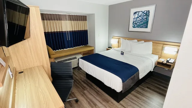 غرفة بسرير كوين، Microtel Inn Suites By Wyndham Tuscaloosa East 2/4