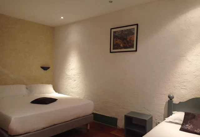 غرفة عائلية بسرير كوين وسرير فردي، HOTEL DE LA COURONNE 1/2