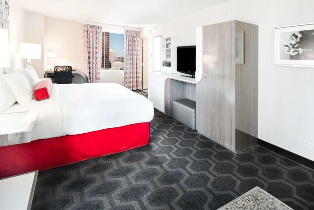 Fun and Games, King Bed، The Curtis Denver a DoubleTree by Hilton Hotel 2/7
