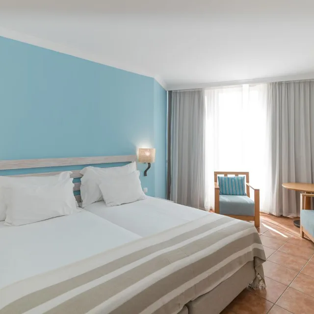 غرفة بسريرين منفصلين بإطلالة على البحر، Pestana Viking Beach and Golf Resort 2/9