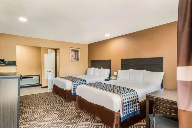 غرفة بسريرين كوين للمدخنين، Americas Best Value Inn Ukiah 2/3