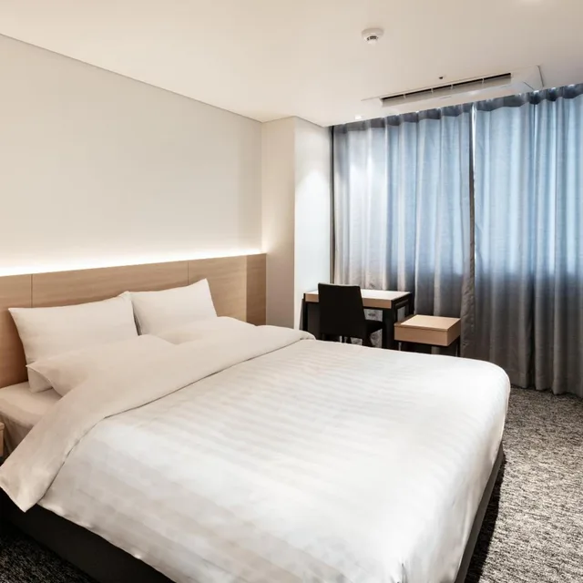 غرفة قياسية بسرير مزدوج، Icheon J Hotel 2/3