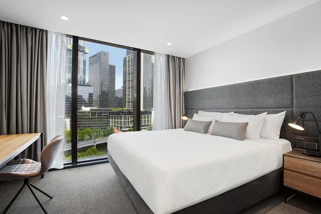 Yarra, Premium, King Bed, River View، Vibe Hotel Melbourne 3/7