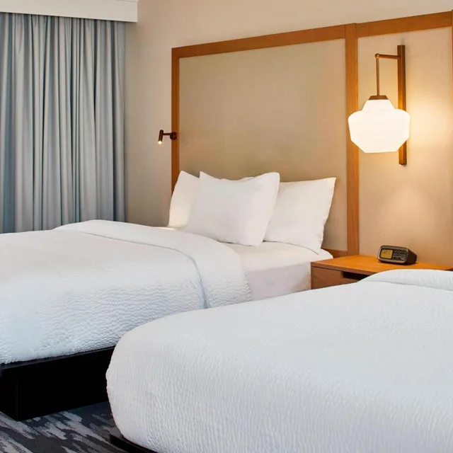 Room, King Bed, 2 Queen Beds, Fairfield Inn & Suites Albany Airport 2/2