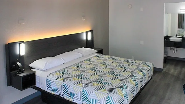 غرفة قياسية بسرير مزدوج، Motel6 Round Rock, TX 1/3