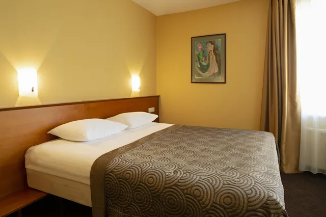 جناح بسرير كينج، Art City Inn 1/3