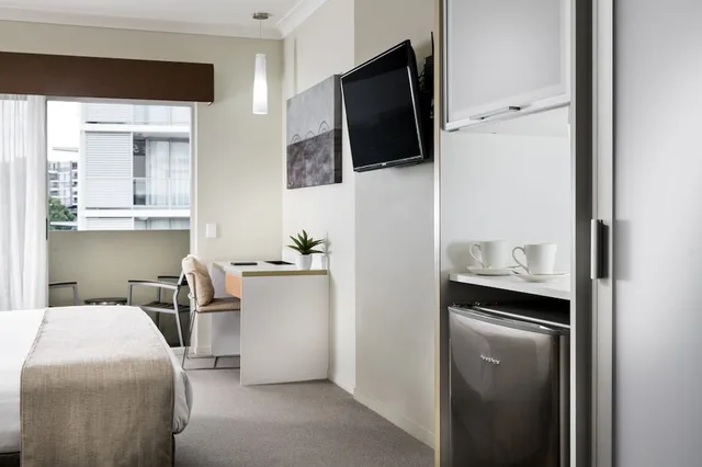 غرفة سوبيريور بسرير كينج، Grand Hotel And Apartments Townsville 2/3