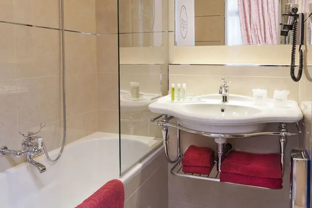 غرفة بسريرين منفصلين بإطلالة على المدينة، Hotel Belfast 8/9