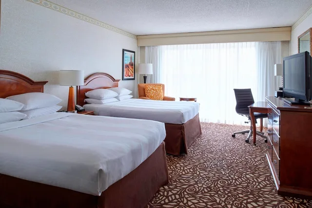 Room, 2 Double Beds, Marriott Milwaukee West 2/10