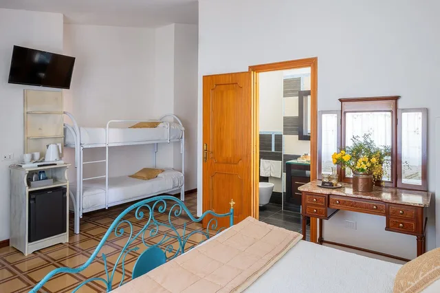 Superior, Quadruple, Double and Twin Beds, Su Barchile 2/2