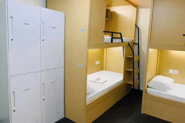 Capsule, Female Only, 4 Beds, Bunk Bed, No Window، A Hotel Desker 4/5