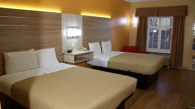 غرفة ديلوكس بسريرين كوين، Home Town Inn And Suites 6/10
