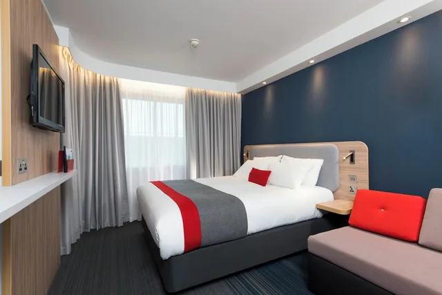غرفة قياسية بسرير مزدوج، Holiday Inn Express Bath an IHG Hotel 1/3