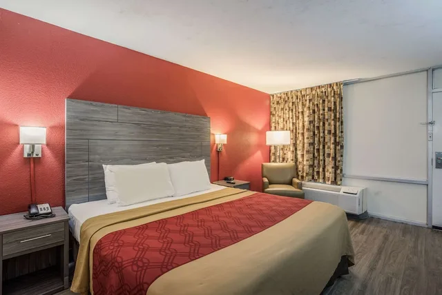غرفة قياسية بسرير كينج، Econo Lodge Thomasville 5/10