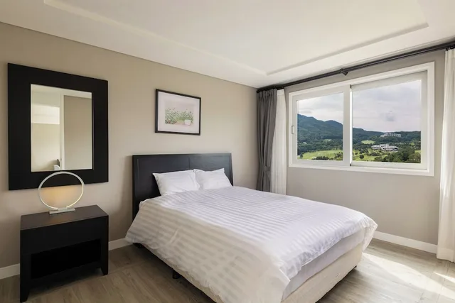 Noble, Village, Valley, Double Bed, 31 Pyeong، Oak Valley Resort 1/1
