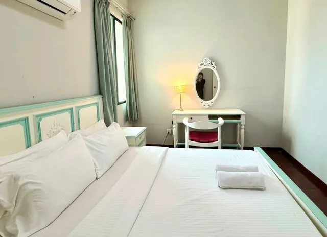 جناح ديلوكس بسرير كوين وسرير فردي بـ3 غرف نوم، Century Bay Private Residences 3/7