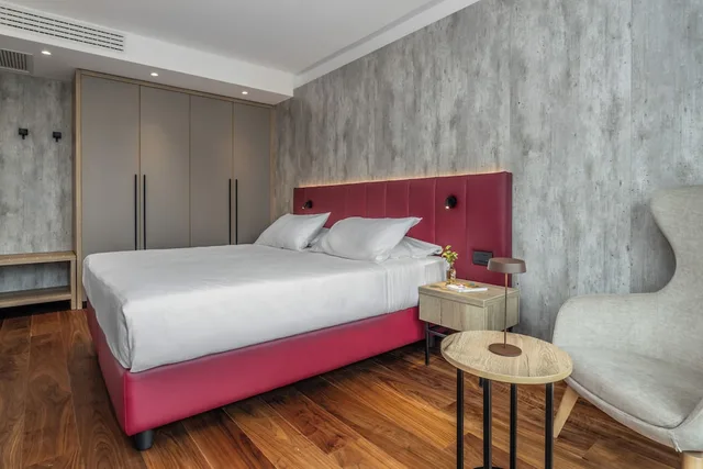 جناح بسرير كوين بشرفة مع أريكة، Hotel Garda 2/4