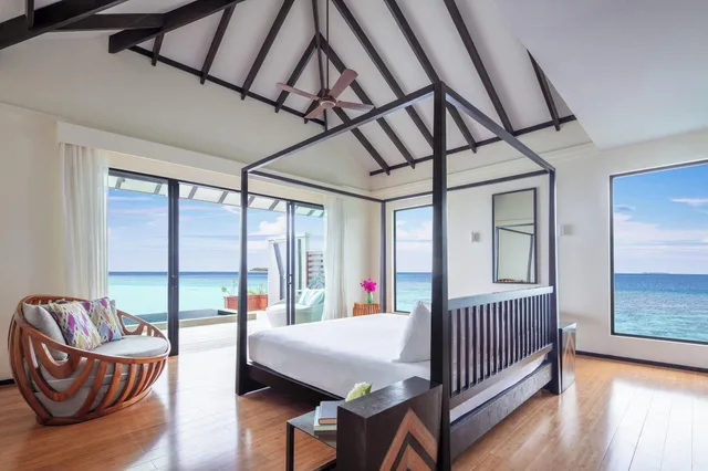Over Water Pool Suite، NH Collection Maldives Havodda Resort 1/3