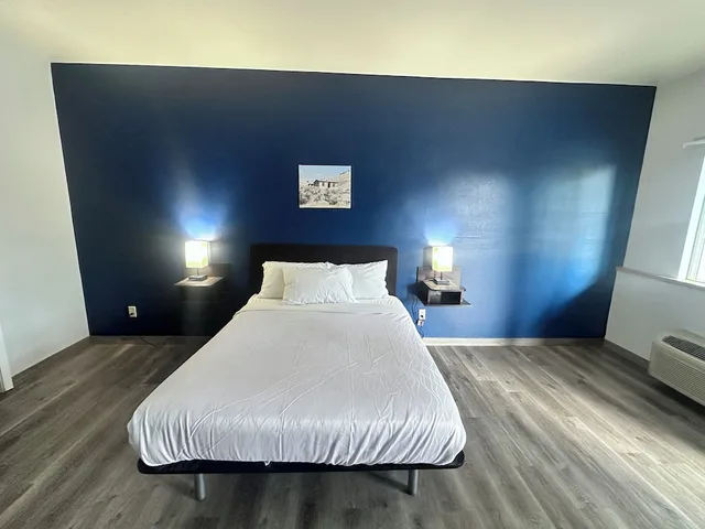 غرفة قياسية بسرير كوين بإطلالة على المدينة بغرفة نوم واحدة، Beaverhead Lodge Dillon Ex Motel 6 Dillon Mt 3/10
