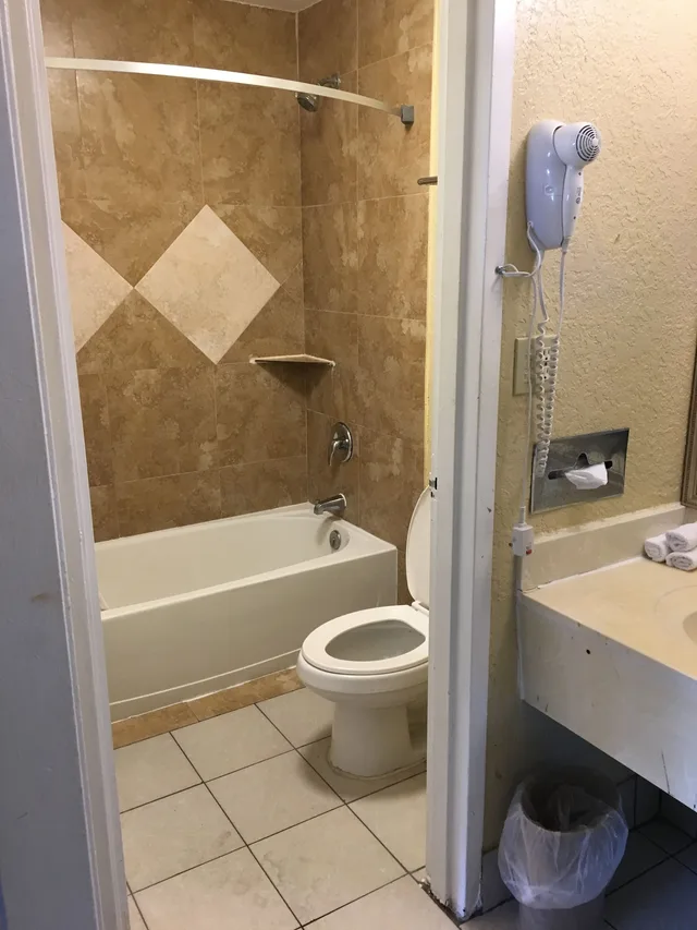 غرفة قياسية بسرير كينج، Days Inn By Wyndham Orlando Downtown 9/10