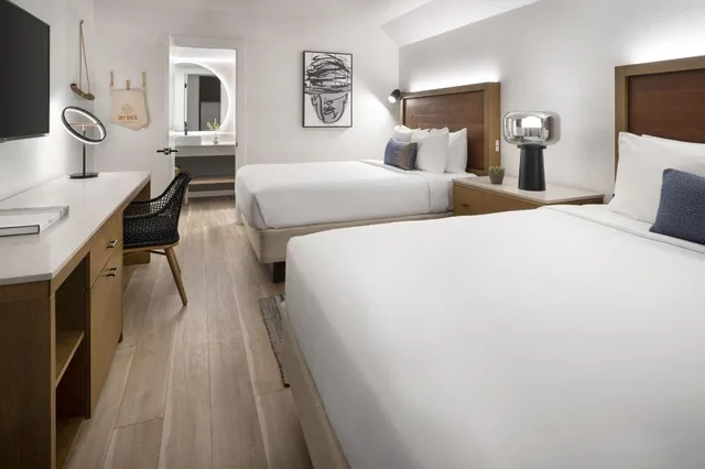 Guest Room, 2 Queen Beds, Sunset Side, No View, Low Floor، Sky Rock Sedona, a Tribute Portfolio Hotel 4/8