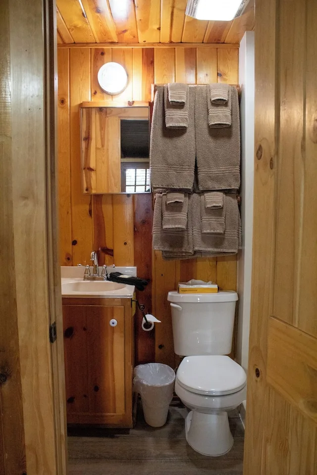 Classic, Cabin, 3 Queen Beds, Private Bathroom, Arizona Mountain Inn and Cabins 3/3
