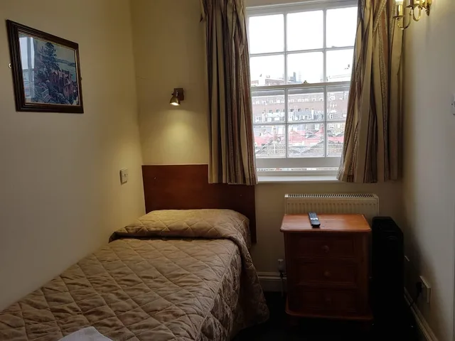 غرفة مفردة، Normandie Hotel 4/8