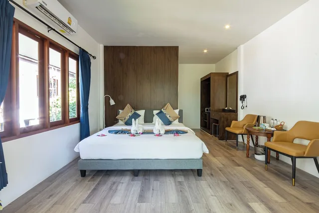 بنغل بسرير كوين، Sarocha Villa 8/10