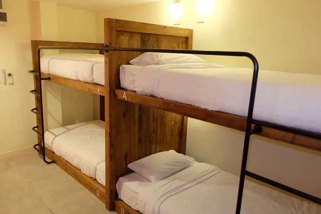 غرفة رباعية بأسرّة بطابقين بحمام مشترك، Siri Poshtel Bangkok 2/3