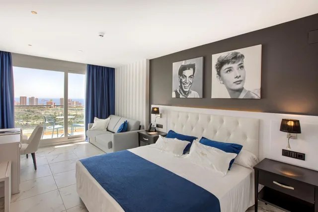 غرفة كلاسيكية بسرير مزدوج بإطلالة على البحر بشرفة مع أريكة، Four Points by Sheraton Costa Blanca 5/10