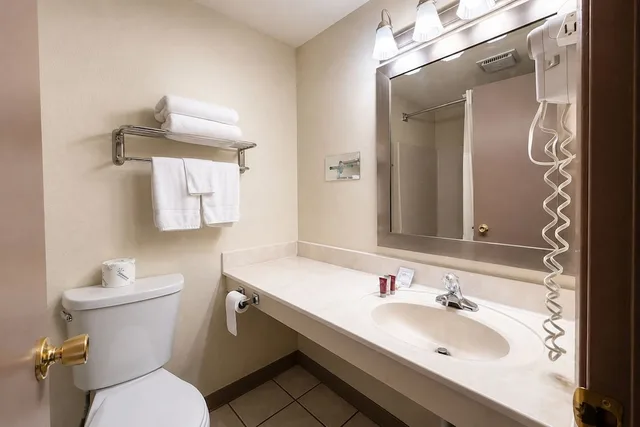 2 Queen Beds Non-Smoking, Fairbridge Inn And Suites 5/8