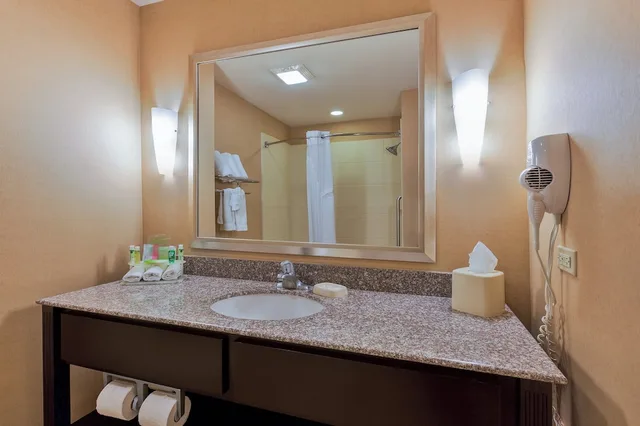 غرفة قياسية بسريرين كوين، Holiday Inn Express Hotel And Suites Alpine Southeast 5/5