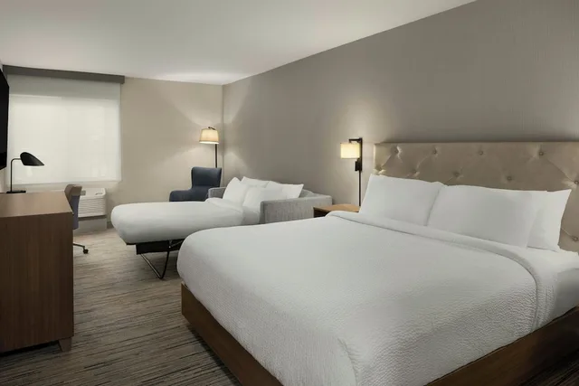 غرفة بسرير كينج مع أريكة، Four Points By Sheraton Downtown Seattle Center 1/8