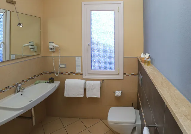 غرفة سوبيريور بسرير كوين بإطلالة على البحر بشرفة، Janus Hotel 5/6