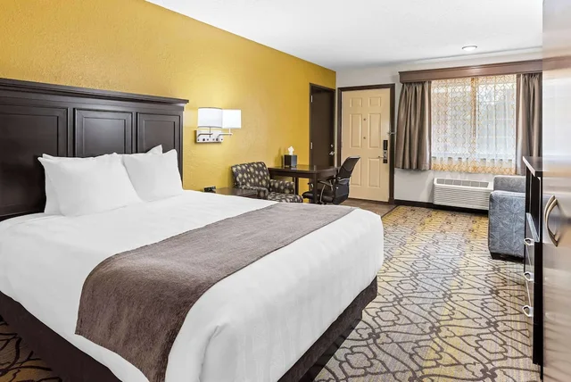 غرفة قياسية بسرير كوين لذوي الإعاقة، Best Western Of Harbor Springs 1/5