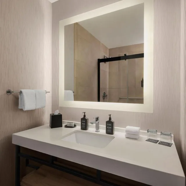 Guest Room, King Bed, Large, Club Floor، SHERATON LA JOLLA HOTEL 6/6