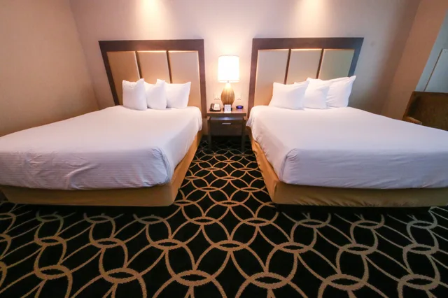 Room, 2 Queen Beds, Rodeo Tower، Hollywood Casino St Louis 2/3