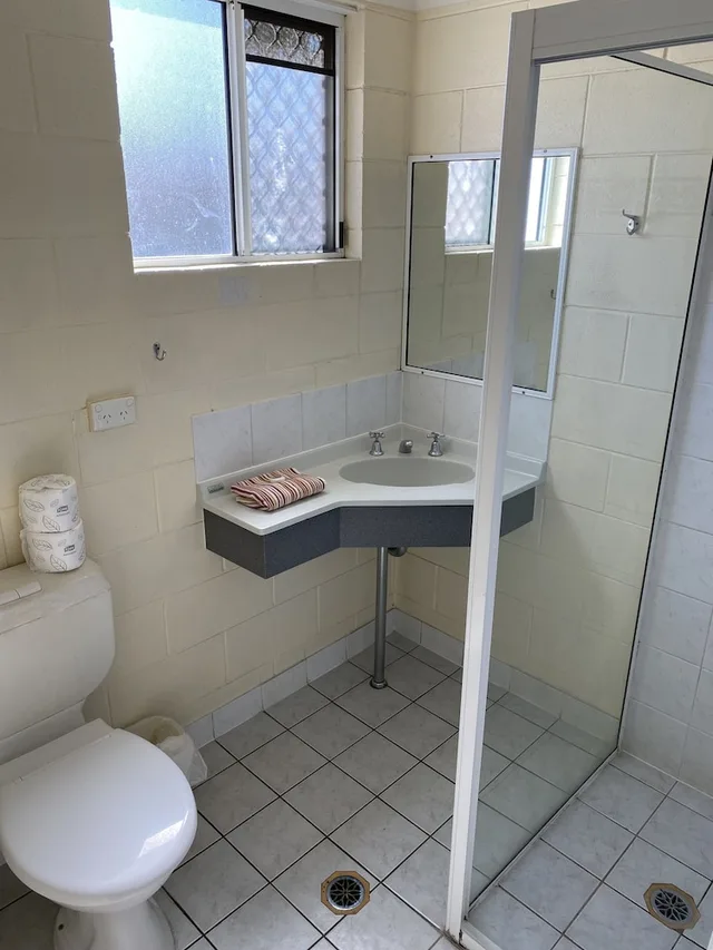 غرفة قياسية بسرير مزدوج، CENTRAL POINT MOTEL 4/6