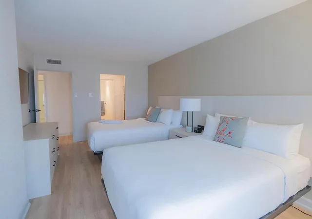شقة ديلوكس بشرفة بغرفتي نوم، Les Suites Hotel Ottawa 1/5