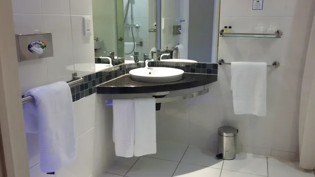 غرفة قياسية مفردة بسرير فردي للمدخنين لذوي الإعاقة، HOLIDAY INN EXPRESS CAPE TOWN CITY CENTRE 1/4