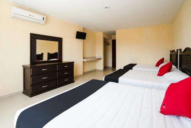 غرفة قياسية بثلاثة أسرّة، Capital O Hotel Los Caracoles 4/6