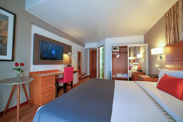 Standard King Bed, Cusco La Paccha Affiliated by Melia 1/4