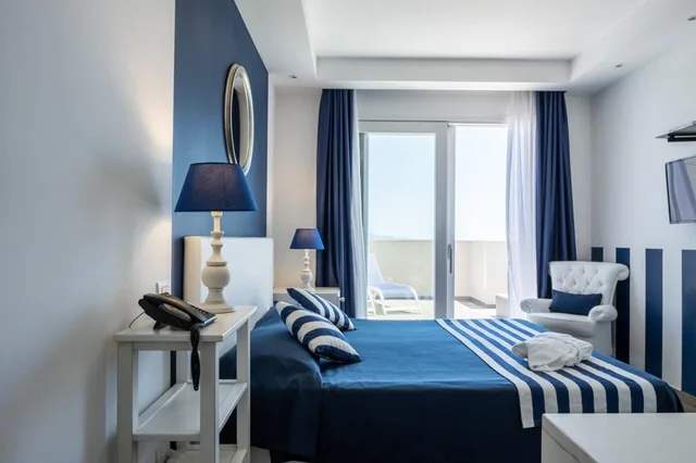غرفة بسرير كينج بإطلالة على البحر، Hotel Nautilus 4/4