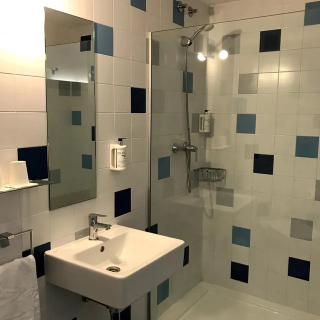 غرفة بسرير مزدوج مع سرير إضافي، B&B HOTEL Granada 8/9