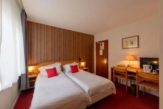 غرفة ثلاثية، Metropol Hotel 1/10