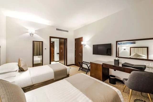 غرفة سوبيريور بسريرين منفصلين بإطلالة على المدينة، بست ويسترن بلس القريات سيتي سنتر(Best Western Plus Al Qurayyat City Center) 4/6