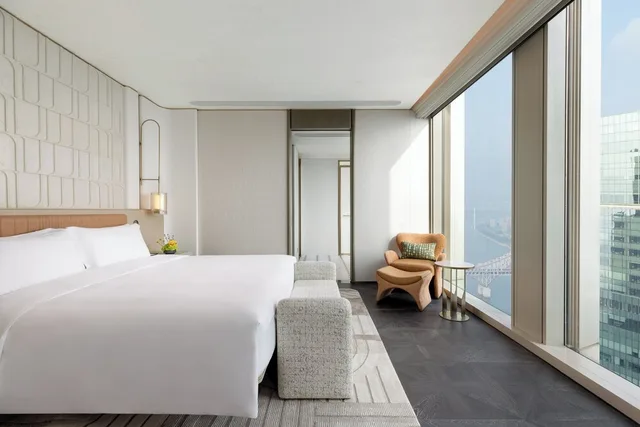 جناح بسرير كينج بإطلالة على النهر بغرفة نوم واحدة، TFT Chongqing, Vignette Collection by IHG 2/6