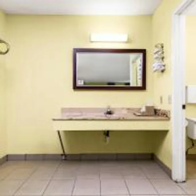 غرفة بسريرين كوين للمدخنين، Budget Host Inn by Hotel O Portland near I-65 3/3
