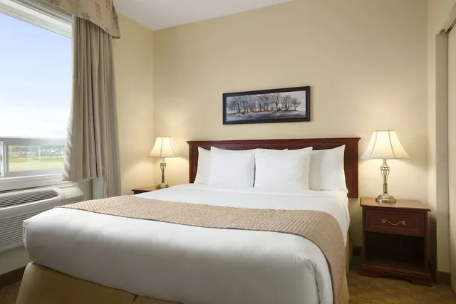 جناح بسرير كينج، Days Inn by Wyndham Dawson Creek 1/2